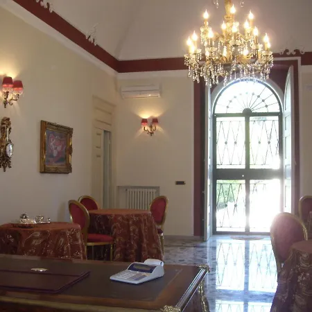 Executive L'orangerie Bb 3* בארי
